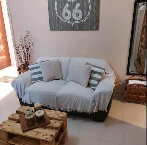 Nunu's House דירה